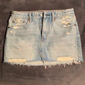 Abercrombie & Fitch low rise mini skirt, denim.
